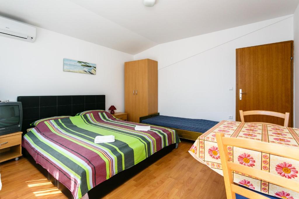Apartments Posavec Pinezići Rum bild